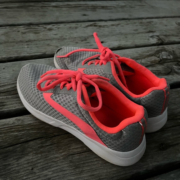 Girls Size 3 Tennis Gym Shoes Gray & Hot Pink/Orange Lightweight Sneakers - Picture 3 of 10